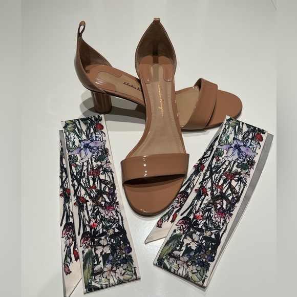 Authentic Salvatore Ferragamo Nude Kitten flower heels (brand new) - Picture 6 of 10